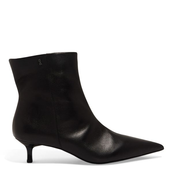 Bota Couro Nobre Soft Preto Cano Curto Bico Fino