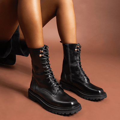 Bota Coturno Tratorada Cadarço Couro Confort Preta