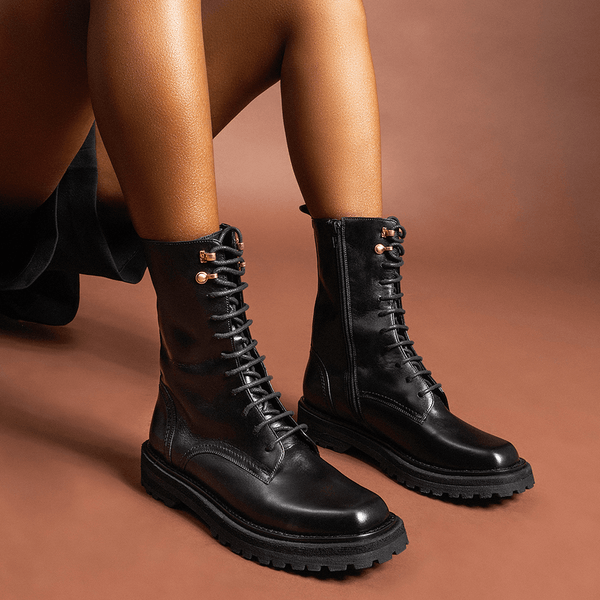 Bota Coturno Tratorada Cadarço Couro Confort Preta
