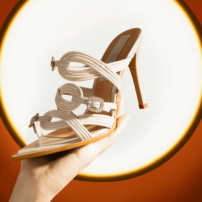 Mule Couro Confort Off White Bico Folha Salto Alto Fino