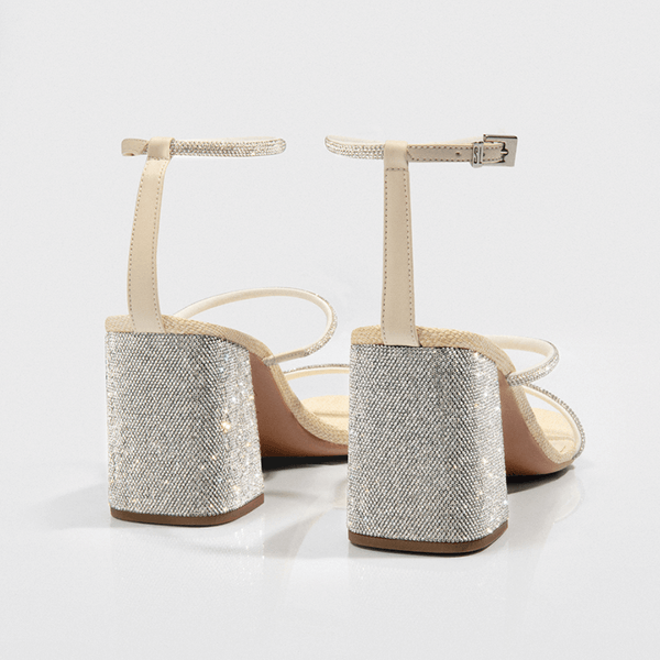 Sandália Shiny Off White Napa Soft Salto Grosso Brilho