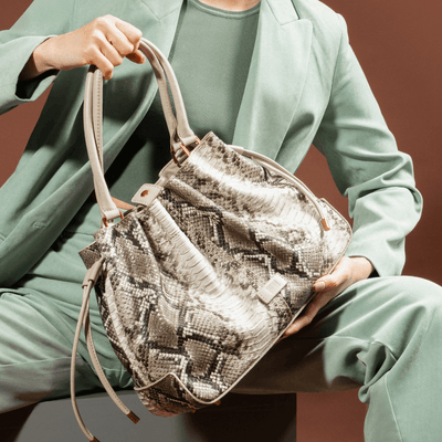Bolsa Bucket E Clutch Cobra Bege