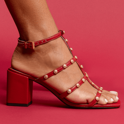 Sandália Napa Soft Vermelha Tiras Tachas Salto Grosso Baixo