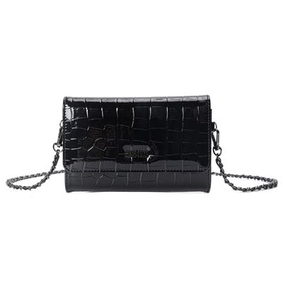 Bolsa Carteira Material Croco Preta Alça Transversal Corrente