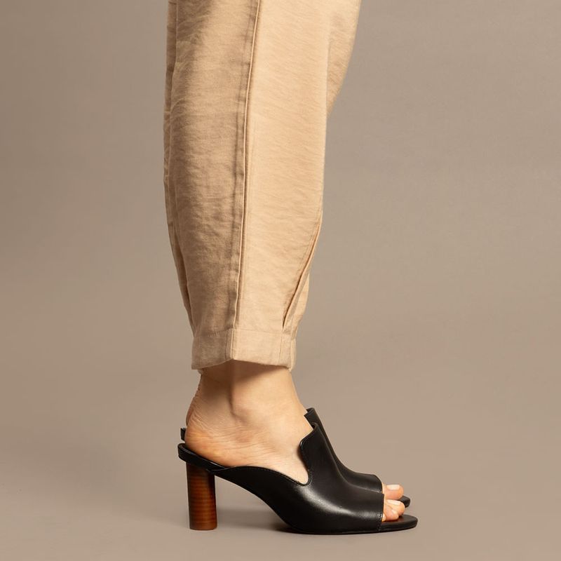 0428.506E.0136.0031_mule_preto_2-2.jpg