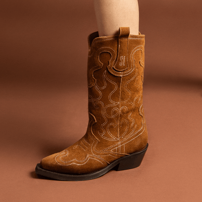Bota Western Couro Camurça Marrom Safari Cano Médio