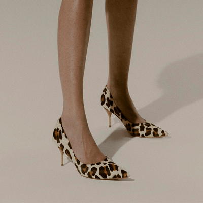 Scarpin Couro Estampa Animal Print Onça Bico Fino