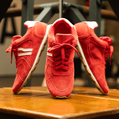 Tênis Jogging Couro Camurça Vermelho Recortes Branco