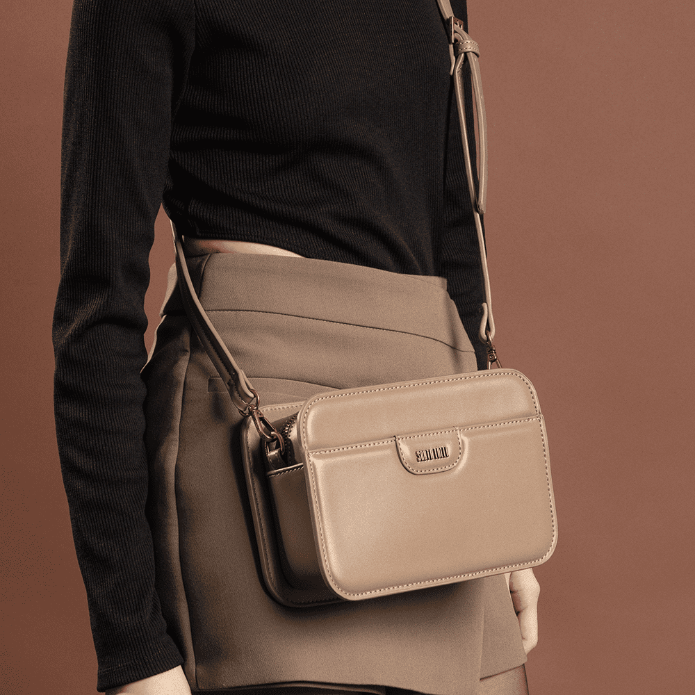 Bolsa Pequena Soft Cinza Alça Transversal - Santa Lolla