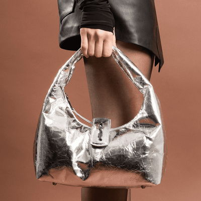 Bolsa Hobo Metalizada Crinkle Prata Alça De Ombro