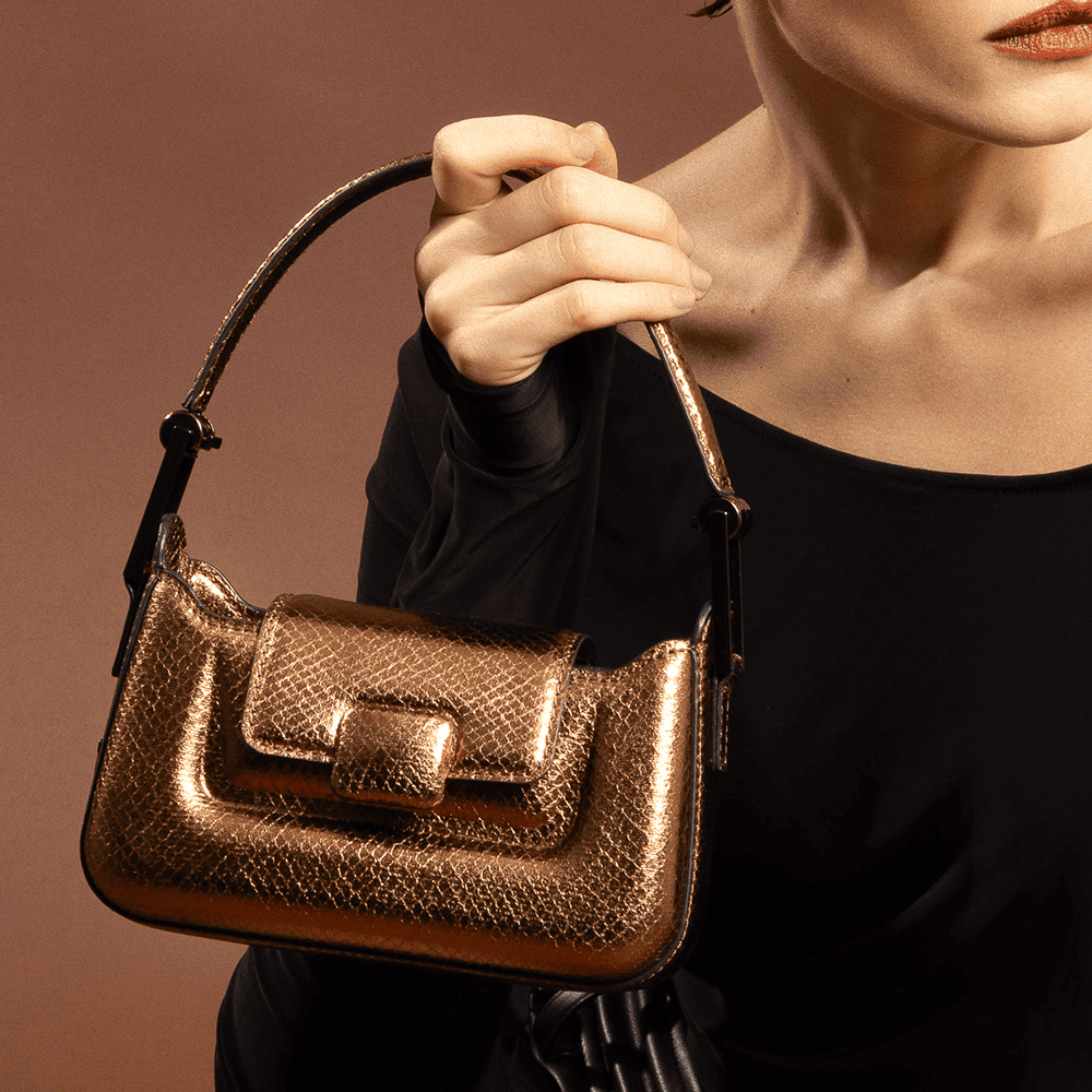 Bolsa Pequena Metalizada Bronze Alça Dupla - Santa Lolla