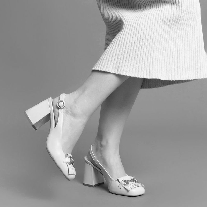 0004.0029.0136_scarpin_slingback_amarelo_humanizada_2.jpg