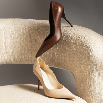 Scarpin One Couro Confort Bege Bico Fino Salto Agulha