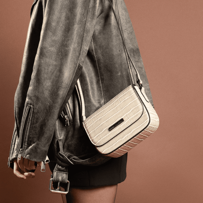 Bolsa Pequena Material Croco Off White Alça Transversal