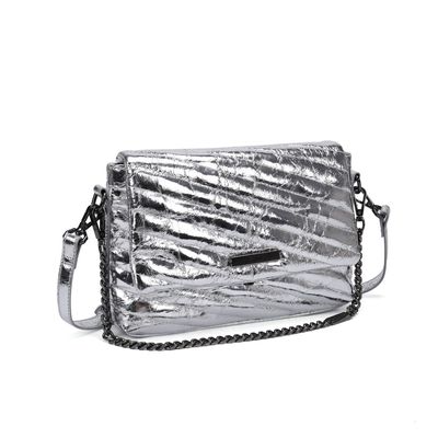 Bolsa Pequena Metalizada Crinkle Prata Alça Dupla
