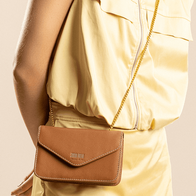 Bolsa Envelope Couro Floater Caramelo Alça Transversal